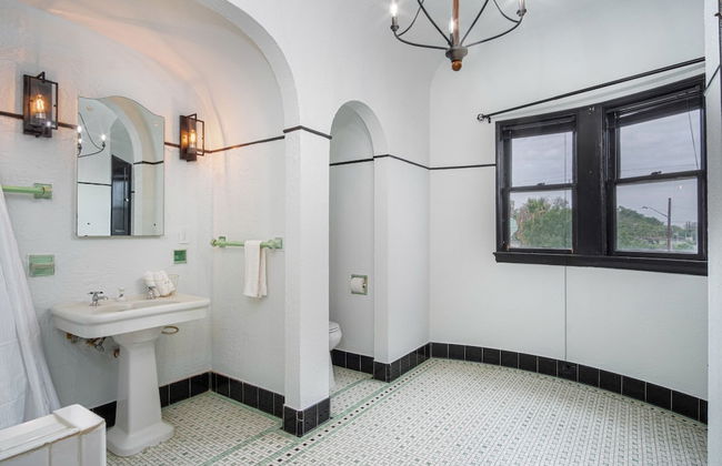 Splash Into Vacation 6BR Home w/ Pool & Waterslide - Foto 33