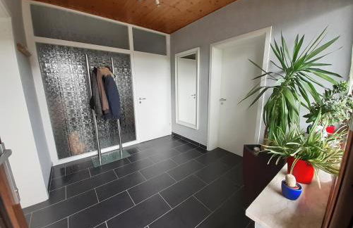 Ferienwohnung Terrasse Parkplatz WallBox Nürburgring - Foto 4