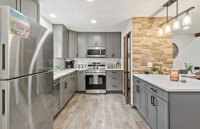 The Bear's Den by Avantstay Prime Location, Renovated w/ Movie & Game Room - Foto 4