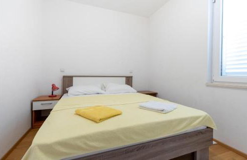 2 Bedroom Amazing Apartment In Klek - Photo 7