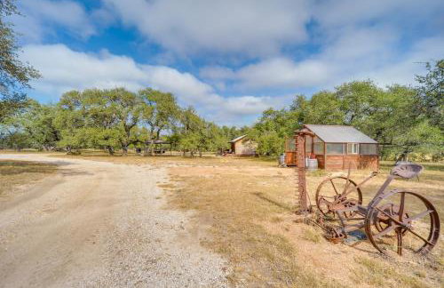 Happy Haven | Hill Country Couples Cabin Retreat - Foto 24