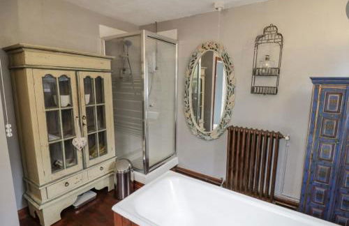 Lovely Comfortable 3 Bed Home, Worcester - Photo 16