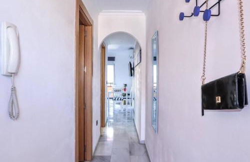 Blue Marine Home - Parking, Pool, AC, WiFi - Photo 23