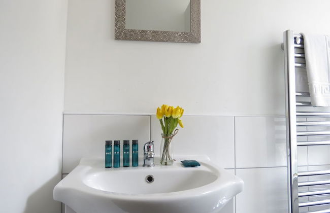 Tudors eSuites Coventry Townhouse Private Garden Free Parking - Foto 11