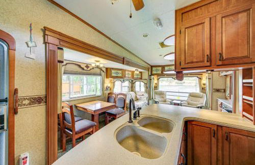 Family Fun on Ruby Creek Cusick Hideaway with Dock - Foto 17