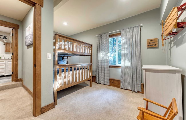 Washoe Way by Avantstay Luxury Tahoe Retreat A+ Location w/ Beach Access - Photo 21