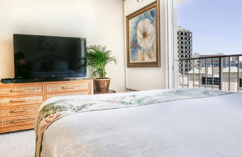 Tropical Studios at Marine Surf Waikiki - FREE PARKING - BEST LOCATION - FULL KITCHEN - SWIMMING POOL - Foto 40