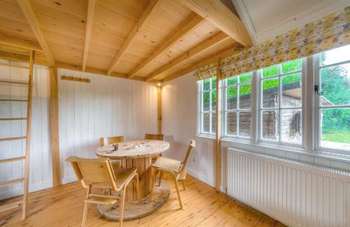 Railway Carriage accommodation with tennis court! - Foto 24