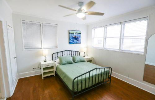 Centrally Located Efficiency One Mile to the Beach! - Foto 8