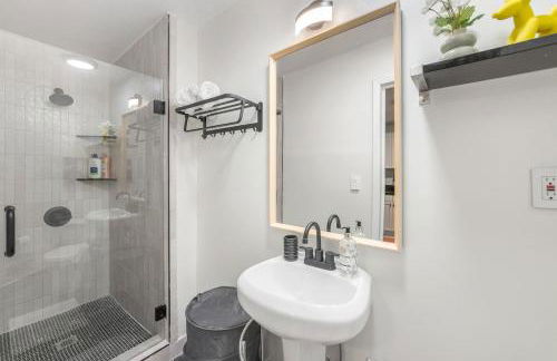 Stylish City Retreat Mins to Manhattan via PATH The Square - Foto 18