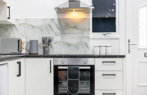 ROOMS NEAR ME - Entire place, kitchen & washroom with amenities, smart tv, fast Wifi, parking nearby - Foto 12