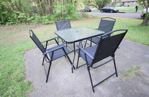 Modern Two BR Townhome, Workspace, Free Parking and Wi-Fi - Foto 4