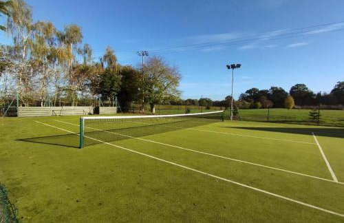 Cottage In Norfolk Sleeps 23 - Private Pool, Fishing Lake, Hot Tub Ref 99008Sc - Foto 22