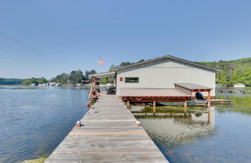 Guntersville Lake Home with Deck and Covered Boat Slip - Foto 18