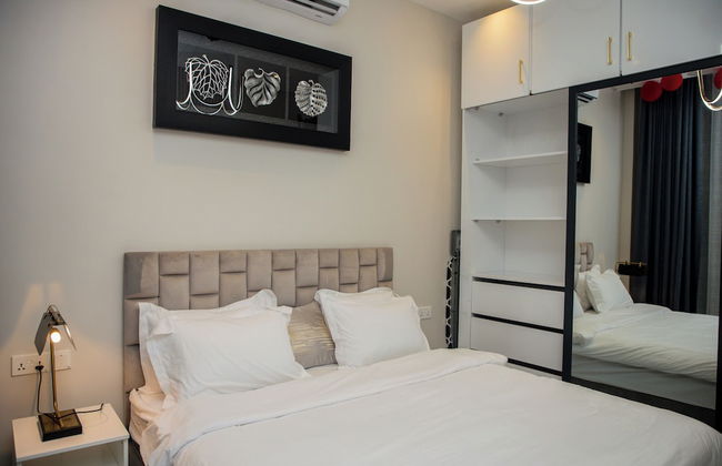 unreal homes - Photo 2