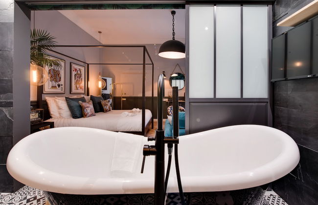 The Royal Elysée Suite - Photo 23