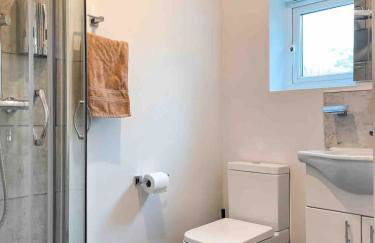 BrumStay - 4 Bedrooms TownHouse sleeps 6 with Driveway Parking and Garden - Foto 21