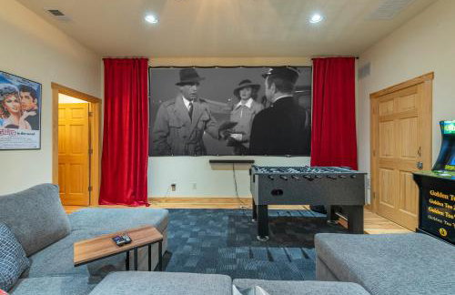 Wolf's Den~Views~Hot Tub~Home Theater~Hatley Ski! - Foto 54