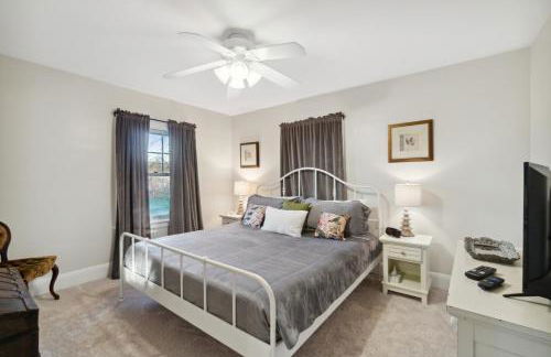 Exclusive Ottawa Hills Private Home, Garage, WD, Gourmet Equipped kitchen, Netflix - Foto 15