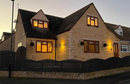 Luxurious 4 bedroom home in the heart of the Cotswolds with Hot Tub! - Foto 1