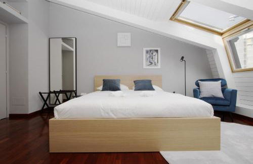 Penthouse with Patio & 2 Baths, 10 Min to Duomo - Foto 10