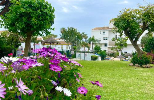 Beach Retreat 2 BR Apartment - Photo 27