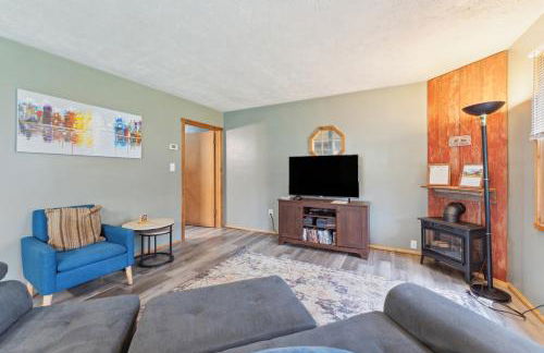 8BR 5BA Huge Dog Friendly Log Cabin near Wisconsin Dells and Lake sleeps 25plus - Foto 40