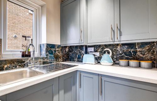 MK 2-Bedroom Contractor's Gem, 5 beds, sleeps 6, free parking - Foto 29