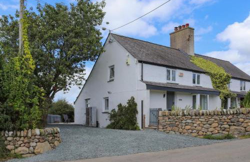 Pencefn Cottage - Photo 1