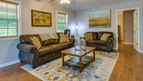 Searcy Vacation Rental w/ Deck & Water Views! - Foto 3