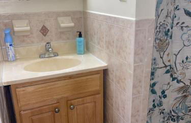 Cozy 2 Bedrooms 1and half Bathrooms Near Prudential with Parking Entire Apartment - Foto 32