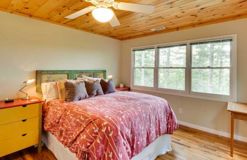 Spacious Georgia Escape with Fireplace, Deck and Grill - Foto 13