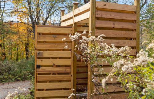 Maple Sugar Shack Tiny House with hot tub & river by Stowe - Foto 35