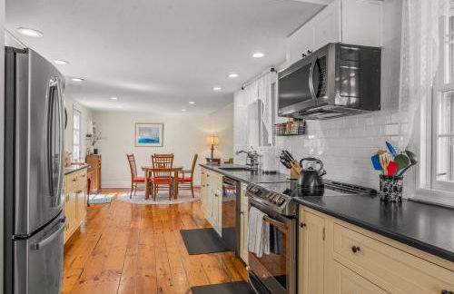 Coastal Victorian Home Walk to Downtown - Foto 31