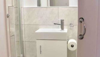 Contemporary & Stylish House . FREE Parking - Foto 5, Shower