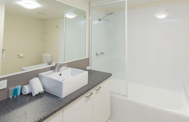 Miami Beachside Holiday Apartments - Photo 24