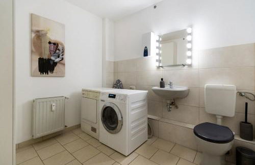 230 m2 Loft mit eigenem Wintergarten mit Tischtennis & Dart, kostenloser Parkplatz - Foto 28