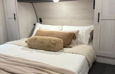 Modern Luxury RV Retreat, Your Cozy Tiny Home - Foto 72