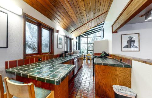 Compton's - Photo 12