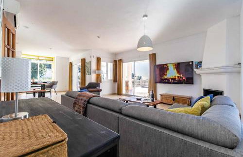 88-Exclusive Villa with Private Pool in Mijas, Malaga - Photo 9