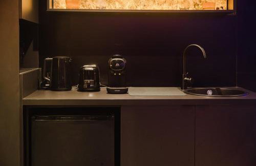 Love Room Les Private Places - Lit King Size et Jacuzzi Privé - Photo 11