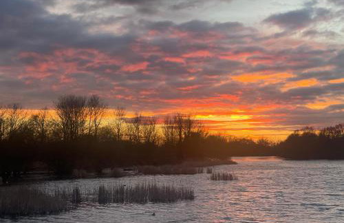 Chichester Lakeside Holiday Park Lakefront Lodge - Foto 59