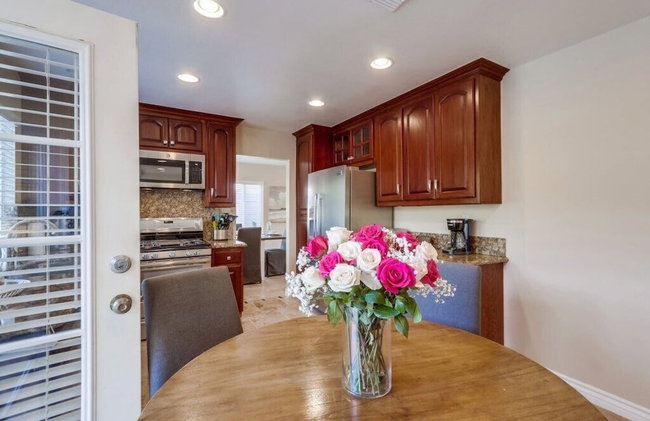 Beautiful Backyard Oasis 5 bedroom 3 Bathroom Home - Foto 31
