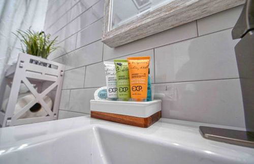 Stylish Lake home with HUGE POOL, Arcade with PS5,and Theater Just 5 min from Legoland - Foto 50