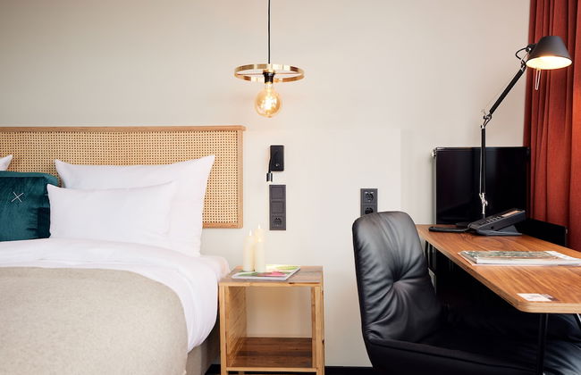 Hood House - Photo 7