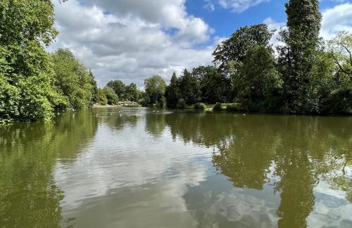 The Lily Pad - Boutique Townhouse, a short walk to Town Center and Racecourse - Photo 40