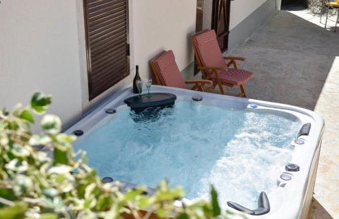 Beautiful Home In Kucice With Wifi - Photo 3