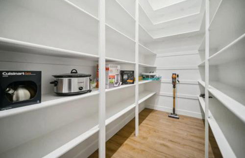 Luxe Family Retreat with Private Pickleball a Large Swim Spa indoor Movie Theatre 2 Outdoor Firepits a Home Gym and more - Foto 11