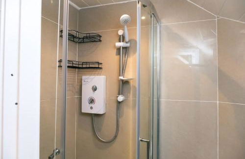 4 bedroom - Sleep 9 home in Cheadle Staffordshire - Alton towers Polar Express Dimmingsdale Peak District Trentham Gardens Water World - Foto 13