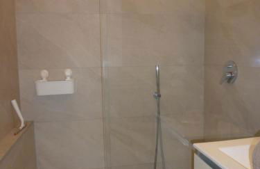 Elegant and modern two-room apartment with equipped kitchen - Foto 16